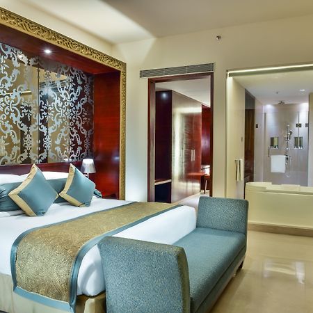Crowne Plaza Ahmedabad City Centre By Ihg מראה חיצוני תמונה