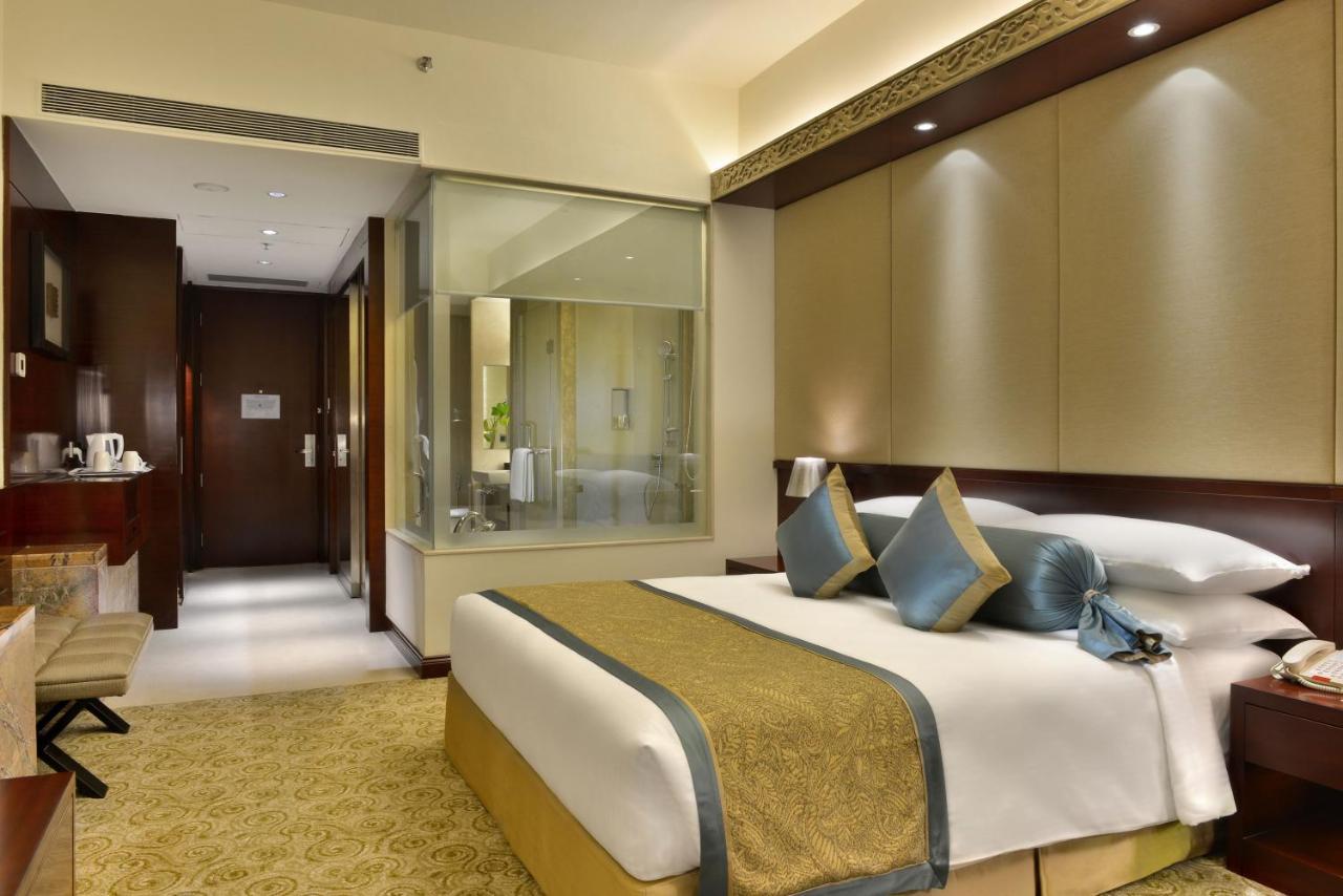 Crowne Plaza Ahmedabad City Centre By Ihg מראה חיצוני תמונה