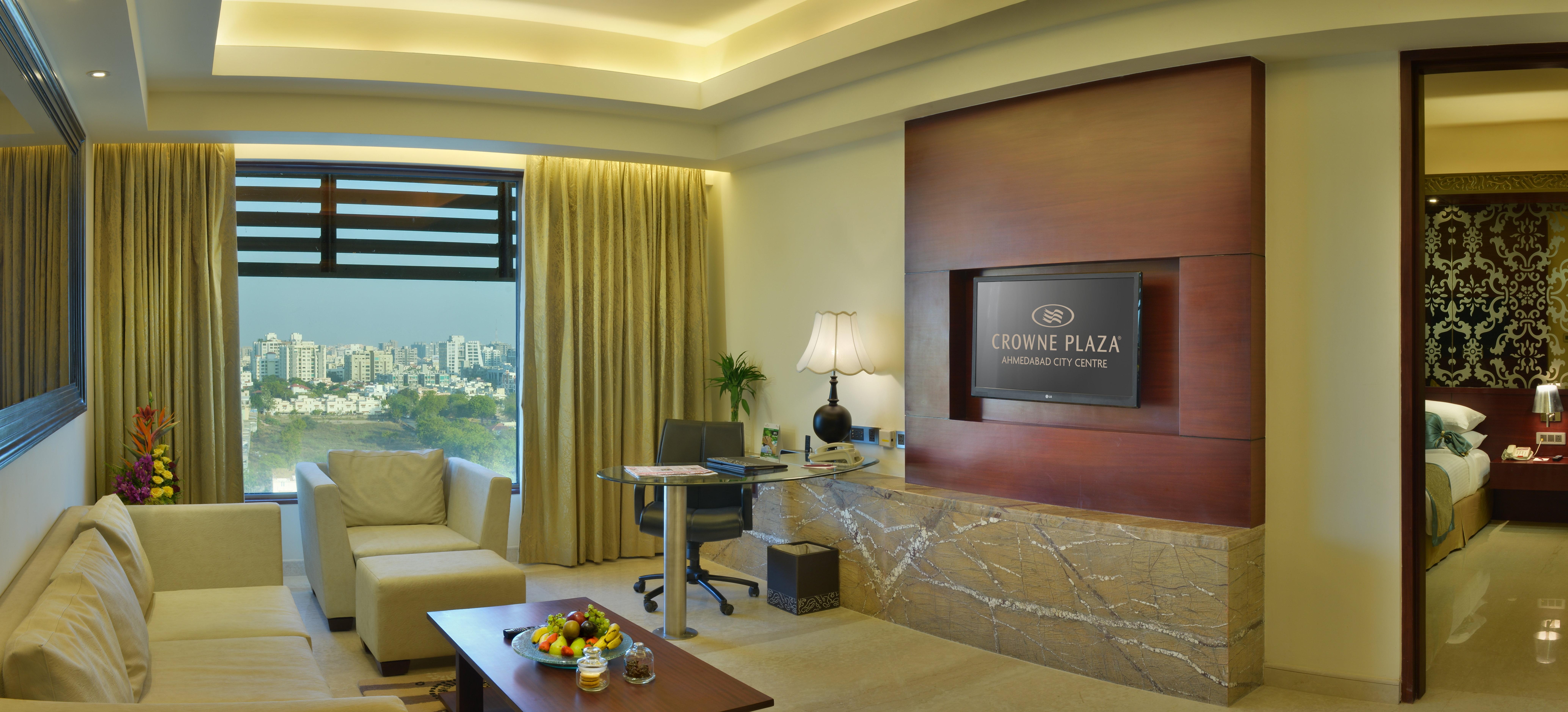 Crowne Plaza Ahmedabad City Centre By Ihg מראה חיצוני תמונה