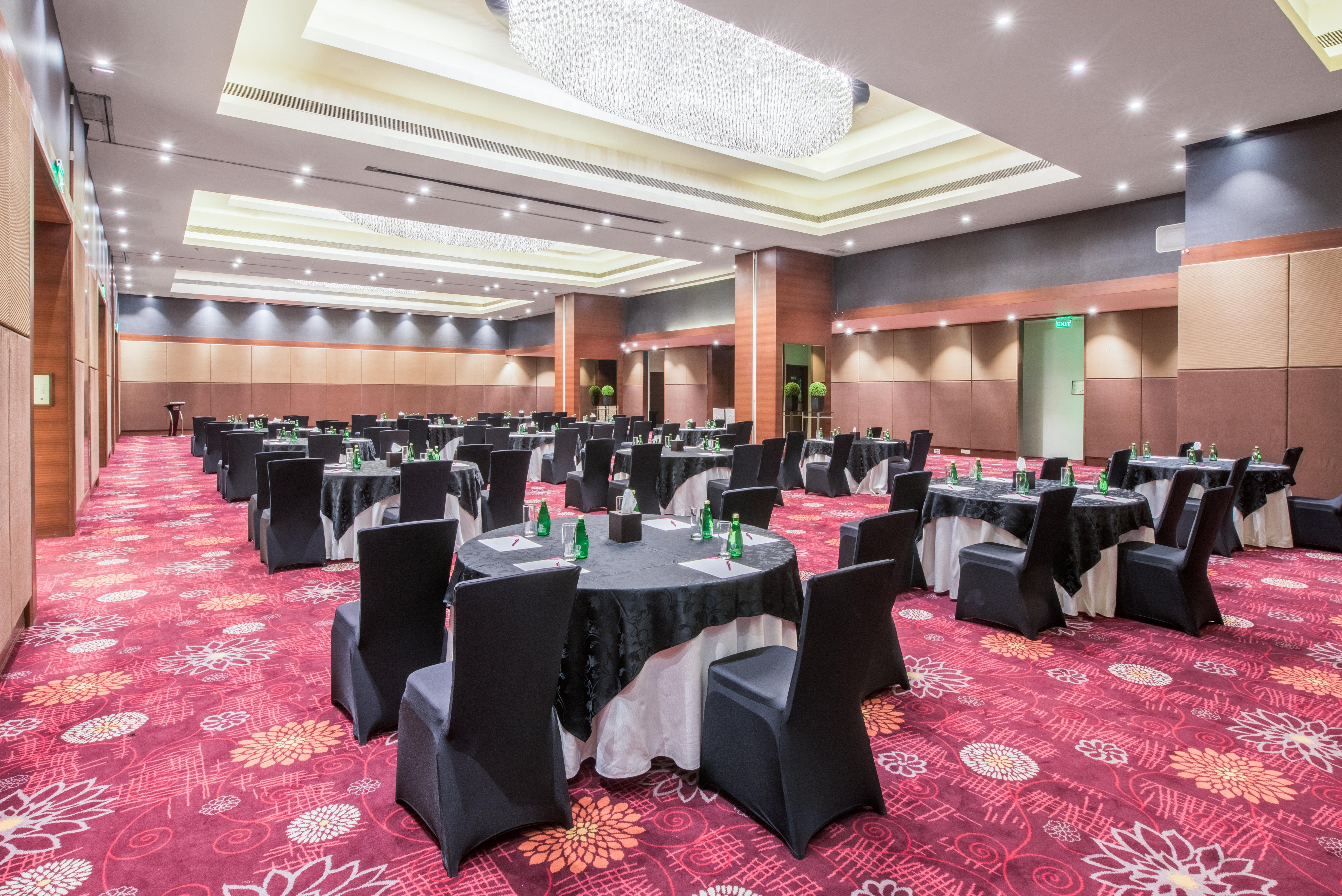 Crowne Plaza Ahmedabad City Centre By Ihg מראה חיצוני תמונה