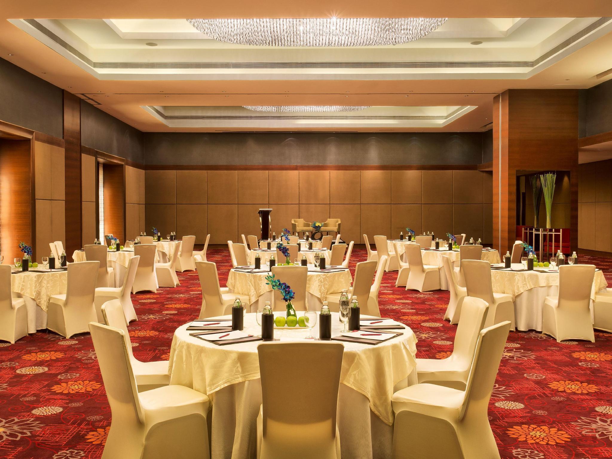 Crowne Plaza Ahmedabad City Centre By Ihg מראה חיצוני תמונה
