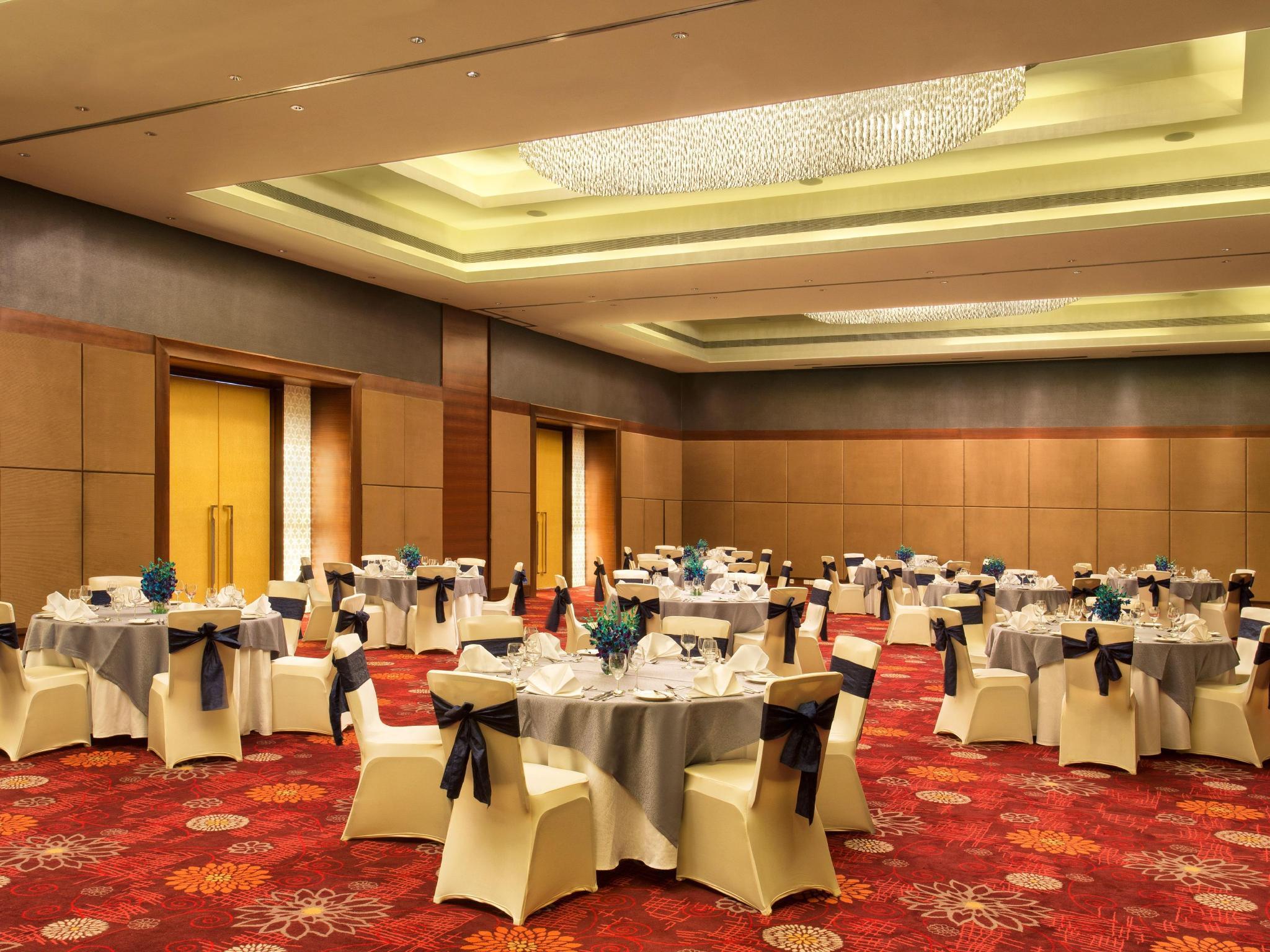 Crowne Plaza Ahmedabad City Centre By Ihg מראה חיצוני תמונה