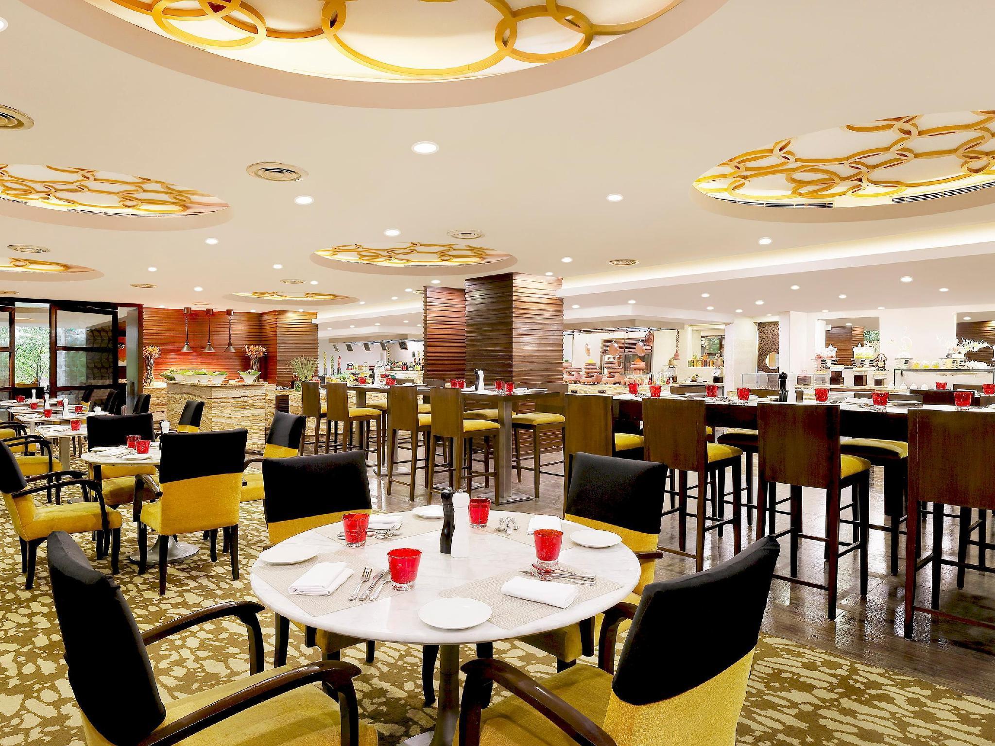 Crowne Plaza Ahmedabad City Centre By Ihg מראה חיצוני תמונה