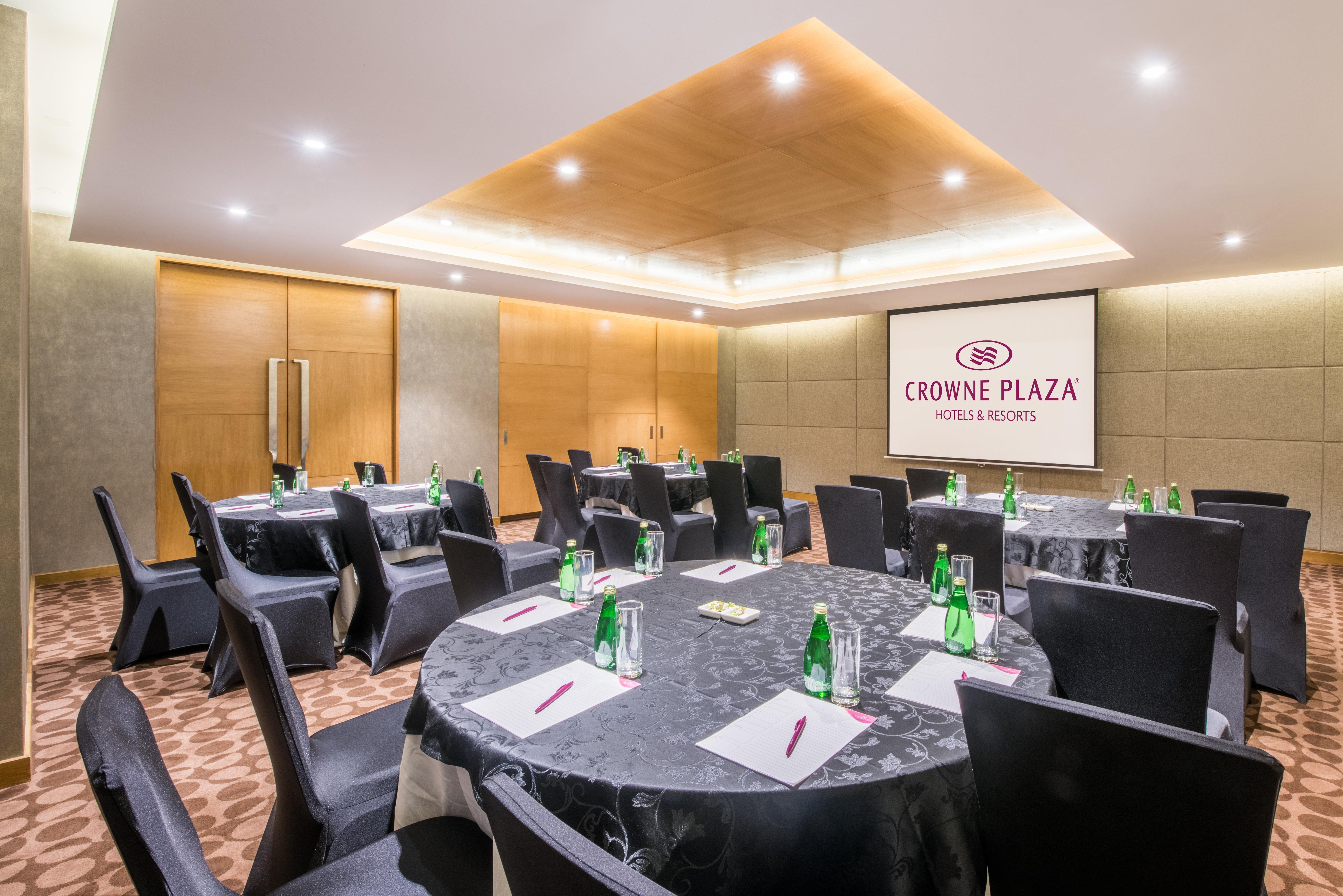 Crowne Plaza Ahmedabad City Centre By Ihg מראה חיצוני תמונה
