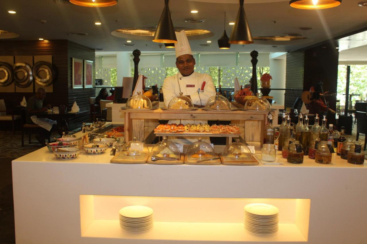 Crowne Plaza Ahmedabad City Centre By Ihg מראה חיצוני תמונה