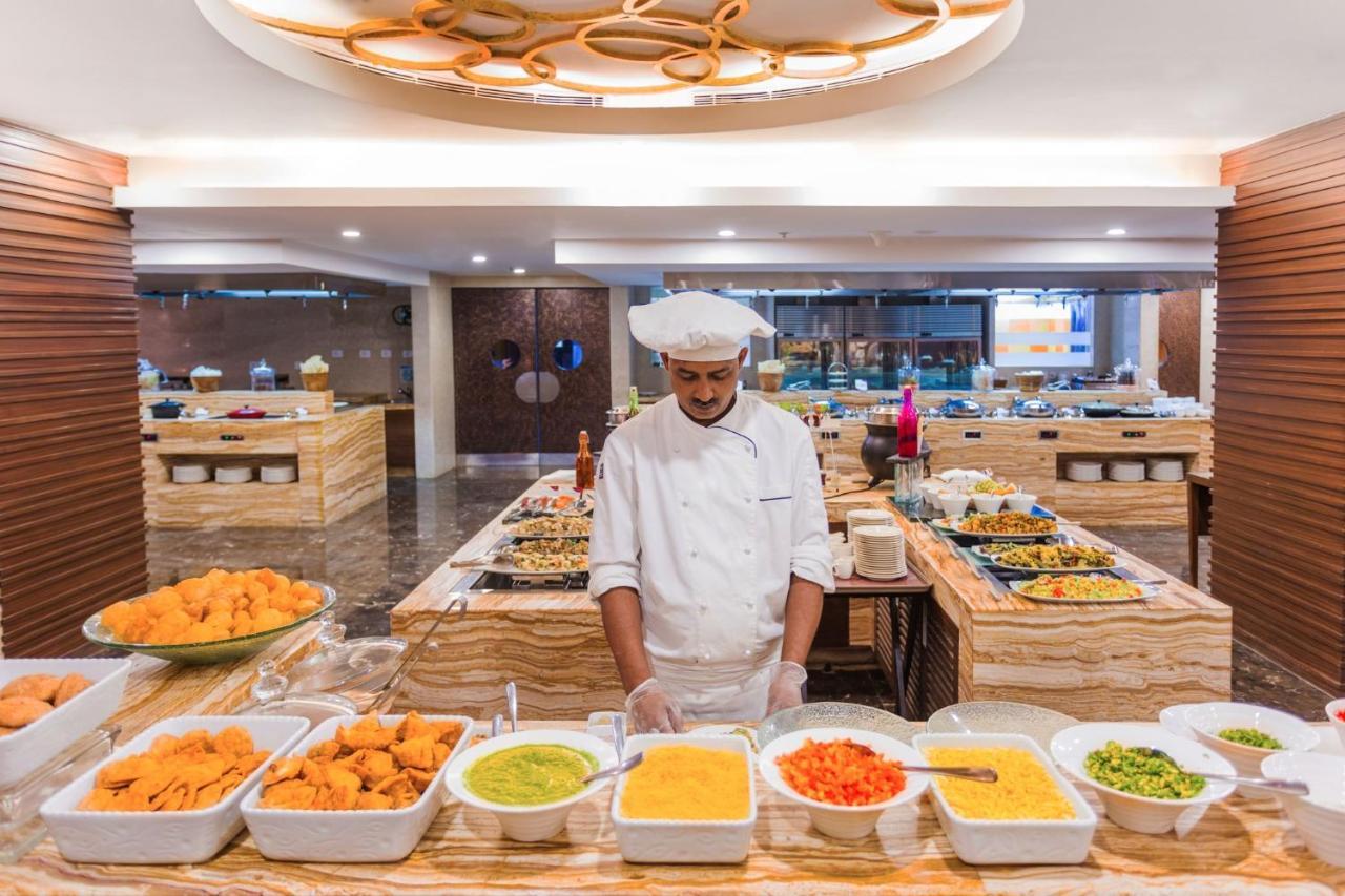 Crowne Plaza Ahmedabad City Centre By Ihg מראה חיצוני תמונה