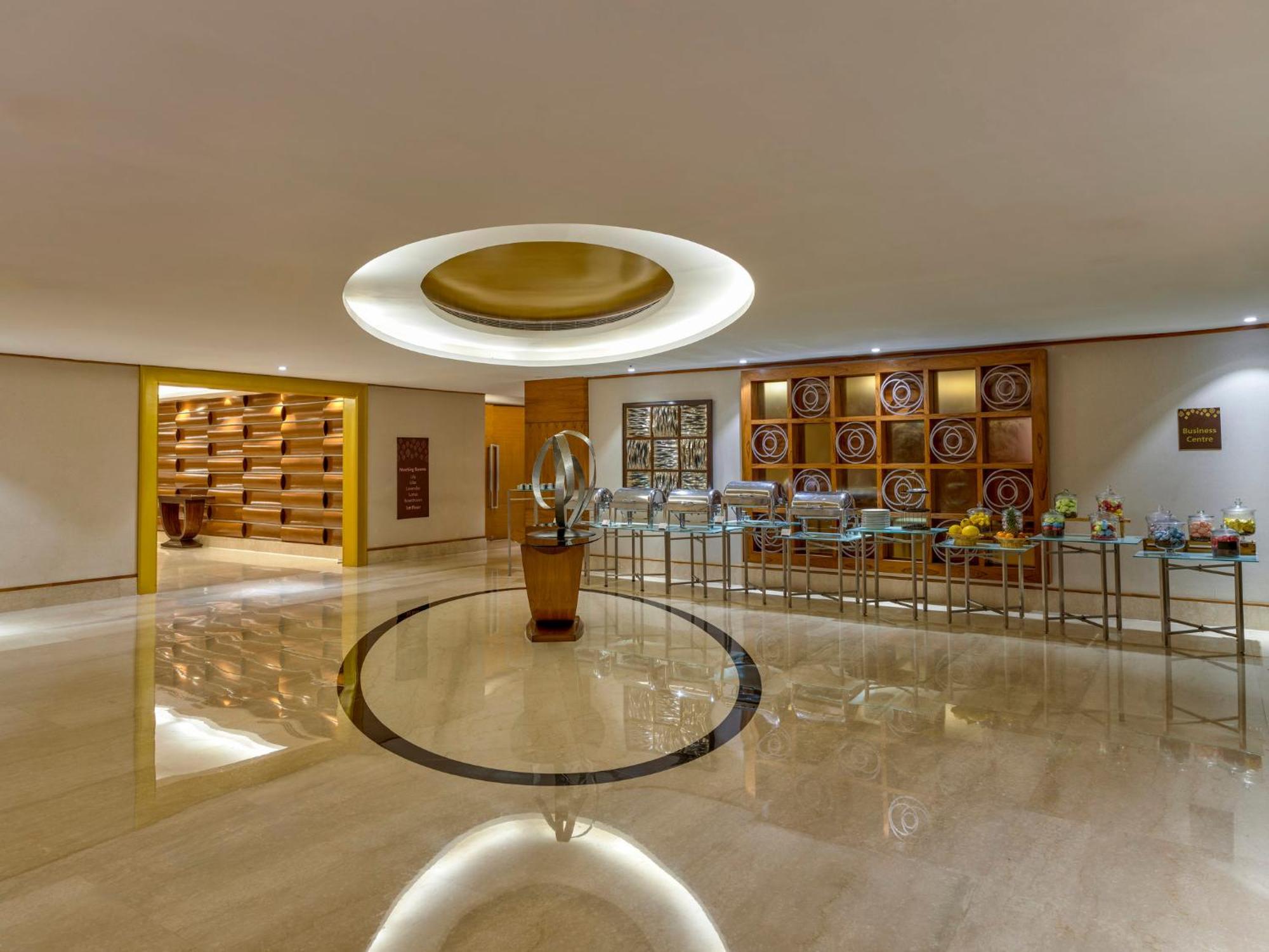 Crowne Plaza Ahmedabad City Centre By Ihg מראה חיצוני תמונה