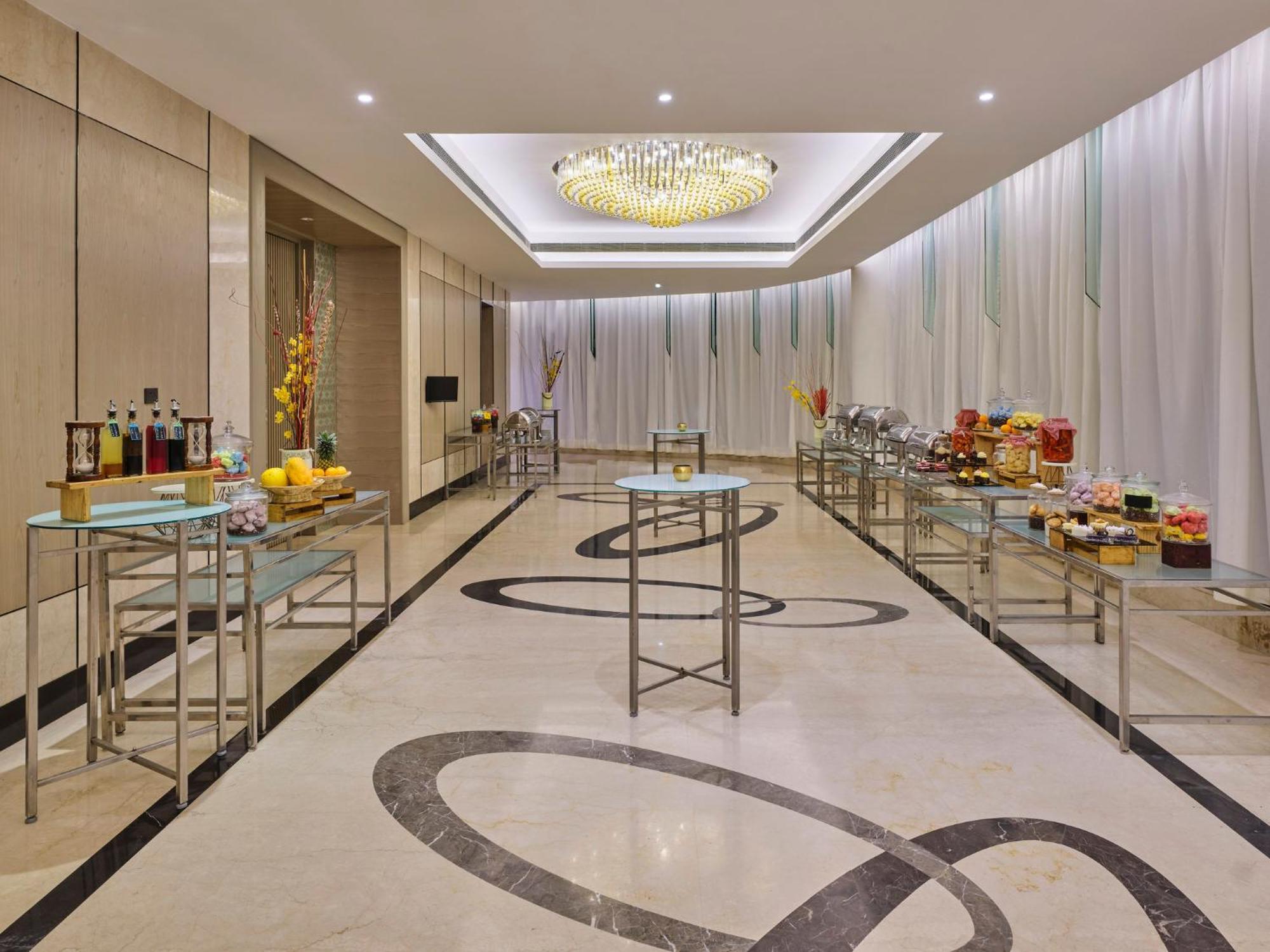Crowne Plaza Ahmedabad City Centre By Ihg מראה חיצוני תמונה