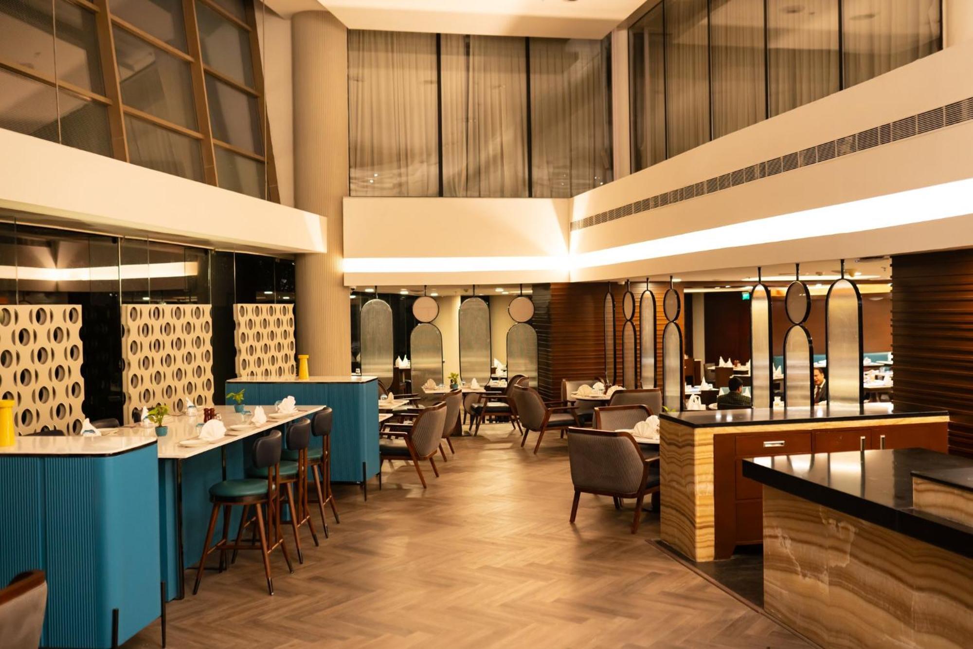 Crowne Plaza Ahmedabad City Centre By Ihg מראה חיצוני תמונה