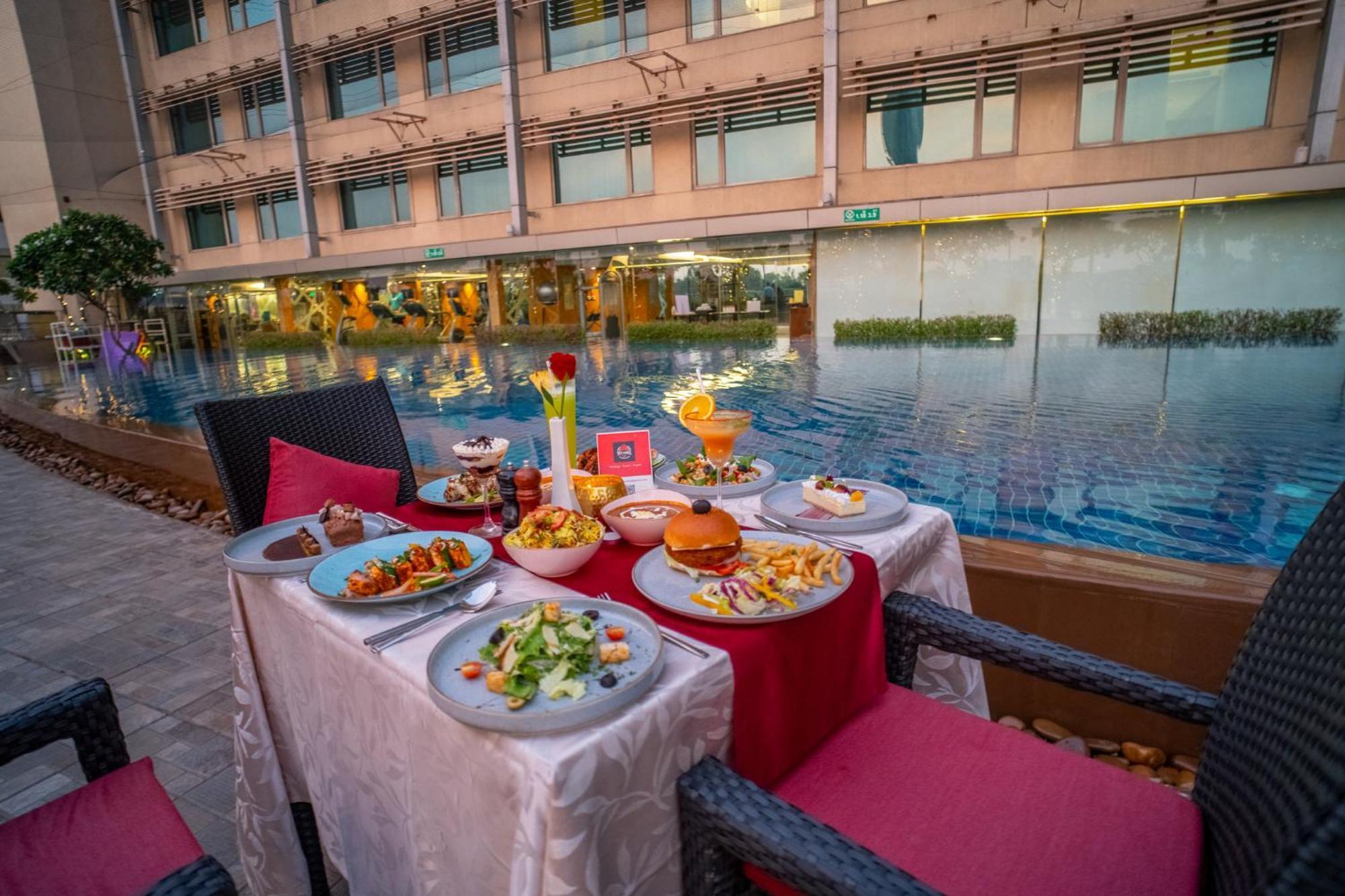 Crowne Plaza Ahmedabad City Centre By Ihg מראה חיצוני תמונה